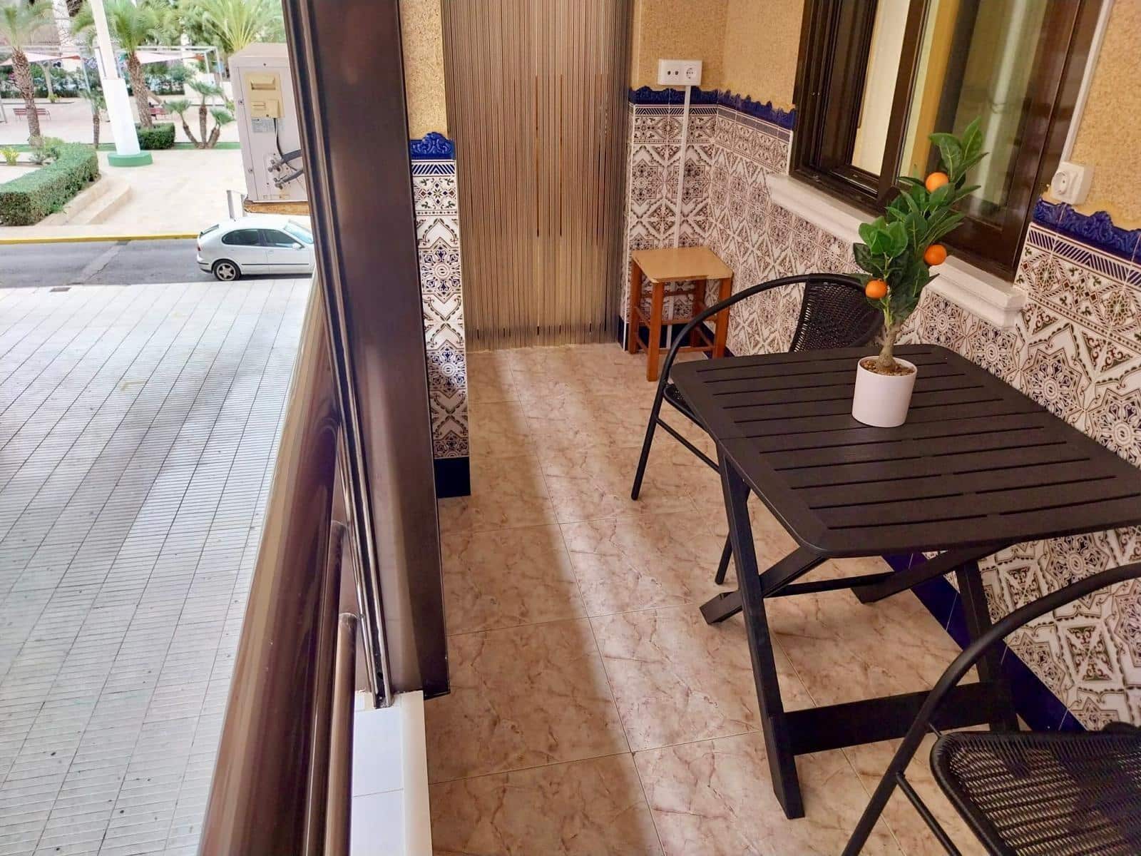 Apartamento de 2 habitaciones en Guardamar del Segura en alquiler - 700 € (Ref: 9596248)