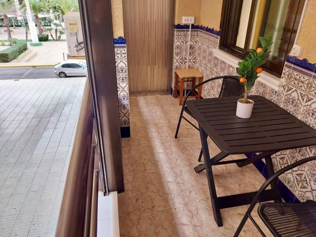 Apartamento de 2 habitaciones en Guardamar del Segura en alquiler - 700 € (Ref: 9596248)