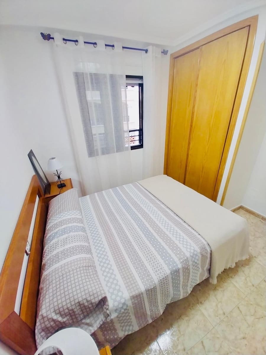 Apartamento de 2 habitaciones en Guardamar del Segura en alquiler - 700 € (Ref: 9596248)