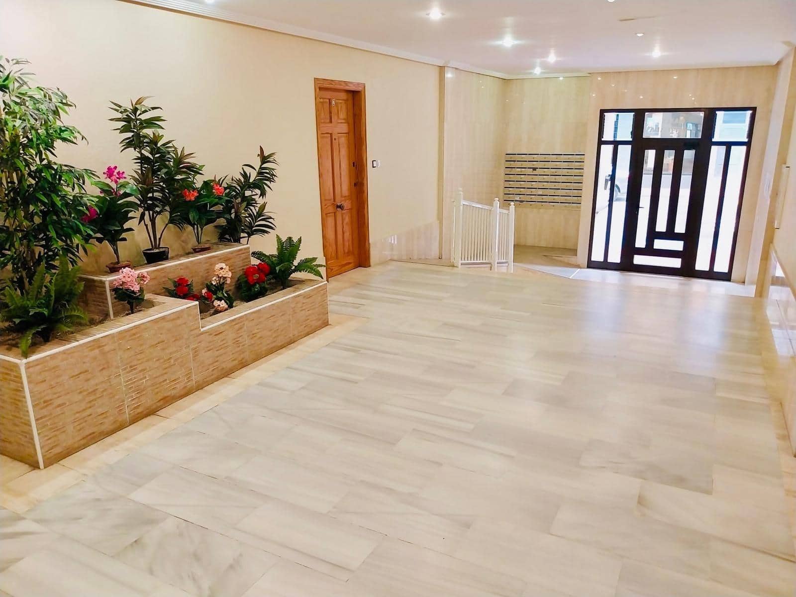 Apartamento de 2 habitaciones en Guardamar del Segura en alquiler - 700 € (Ref: 9596248)