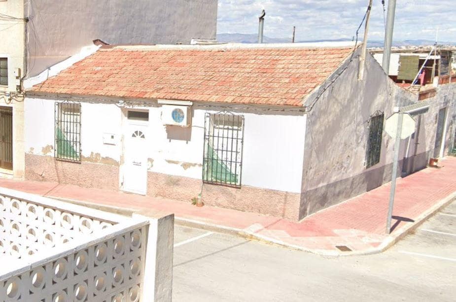 4 Zimmer Villa zu verkaufen in Guardamar del Segura mit Garage - 250.000 € (Ref: 9615622)