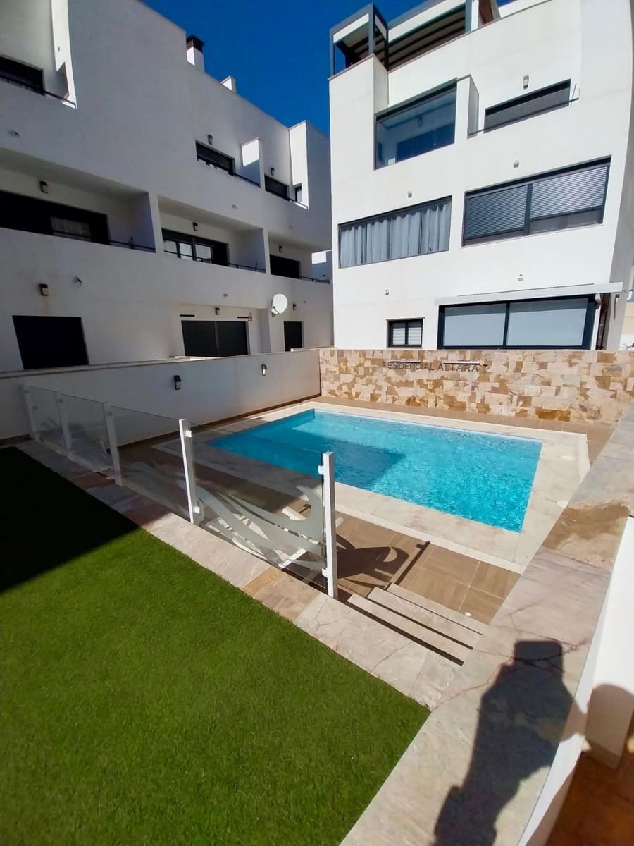 3 makuuhuone Bungalow myytävänä paikassa Guardamar del Segura mukana uima-altaan 
autotalli - 289 900 € (Ref: 9630112)