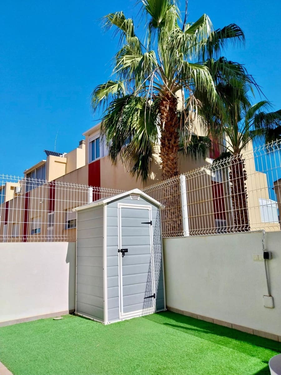 3 makuuhuone Bungalow myytävänä paikassa Guardamar del Segura mukana uima-altaan 
autotalli - 289 900 € (Ref: 9630112)