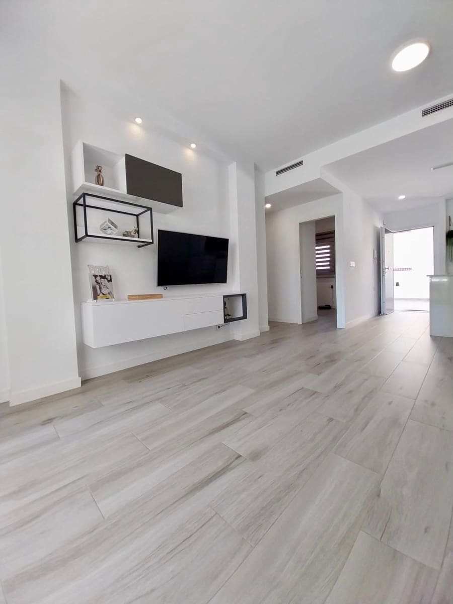 3 makuuhuone Bungalow myytävänä paikassa Guardamar del Segura mukana uima-altaan 
autotalli - 289 900 € (Ref: 9630112)