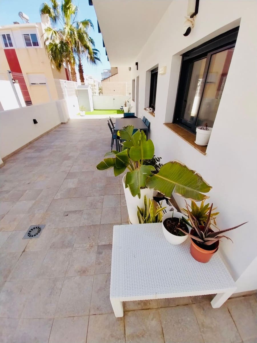 3 makuuhuone Bungalow myytävänä paikassa Guardamar del Segura mukana uima-altaan 
autotalli - 289 900 € (Ref: 9630112)