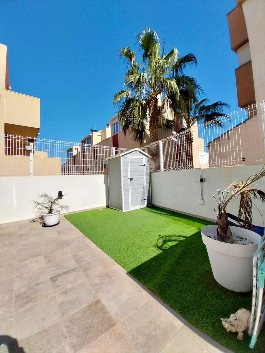 3 makuuhuone Bungalow myytävänä paikassa Guardamar del Segura mukana uima-altaan 
autotalli - 289 900 € (Ref: 9630112)