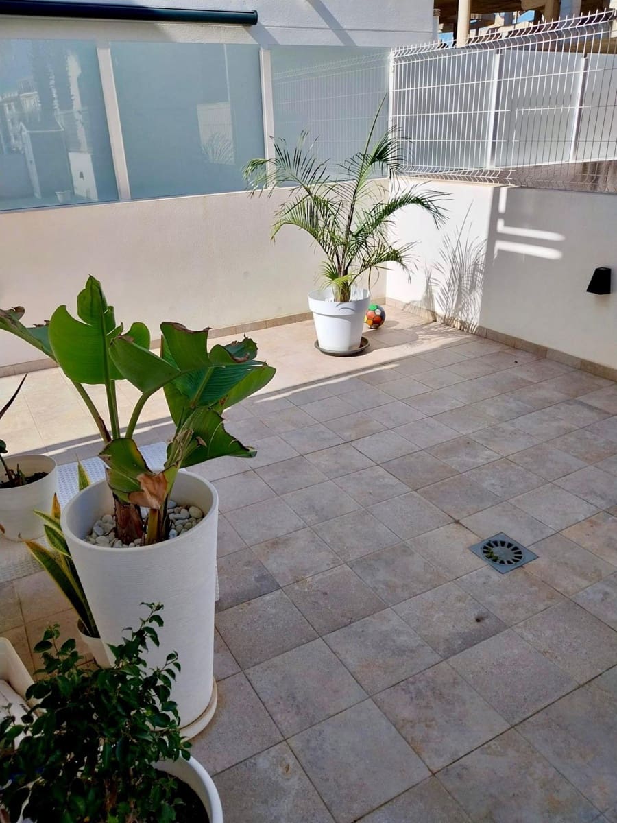 3 makuuhuone Bungalow myytävänä paikassa Guardamar del Segura mukana uima-altaan 
autotalli - 289 900 € (Ref: 9630112)