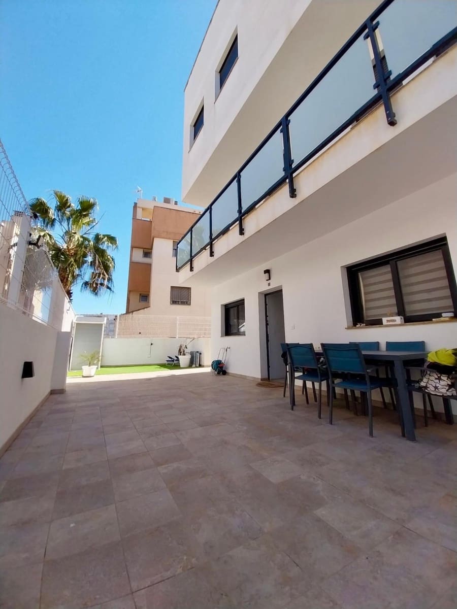 3 makuuhuone Bungalow myytävänä paikassa Guardamar del Segura mukana uima-altaan 
autotalli - 289 900 € (Ref: 9630112)