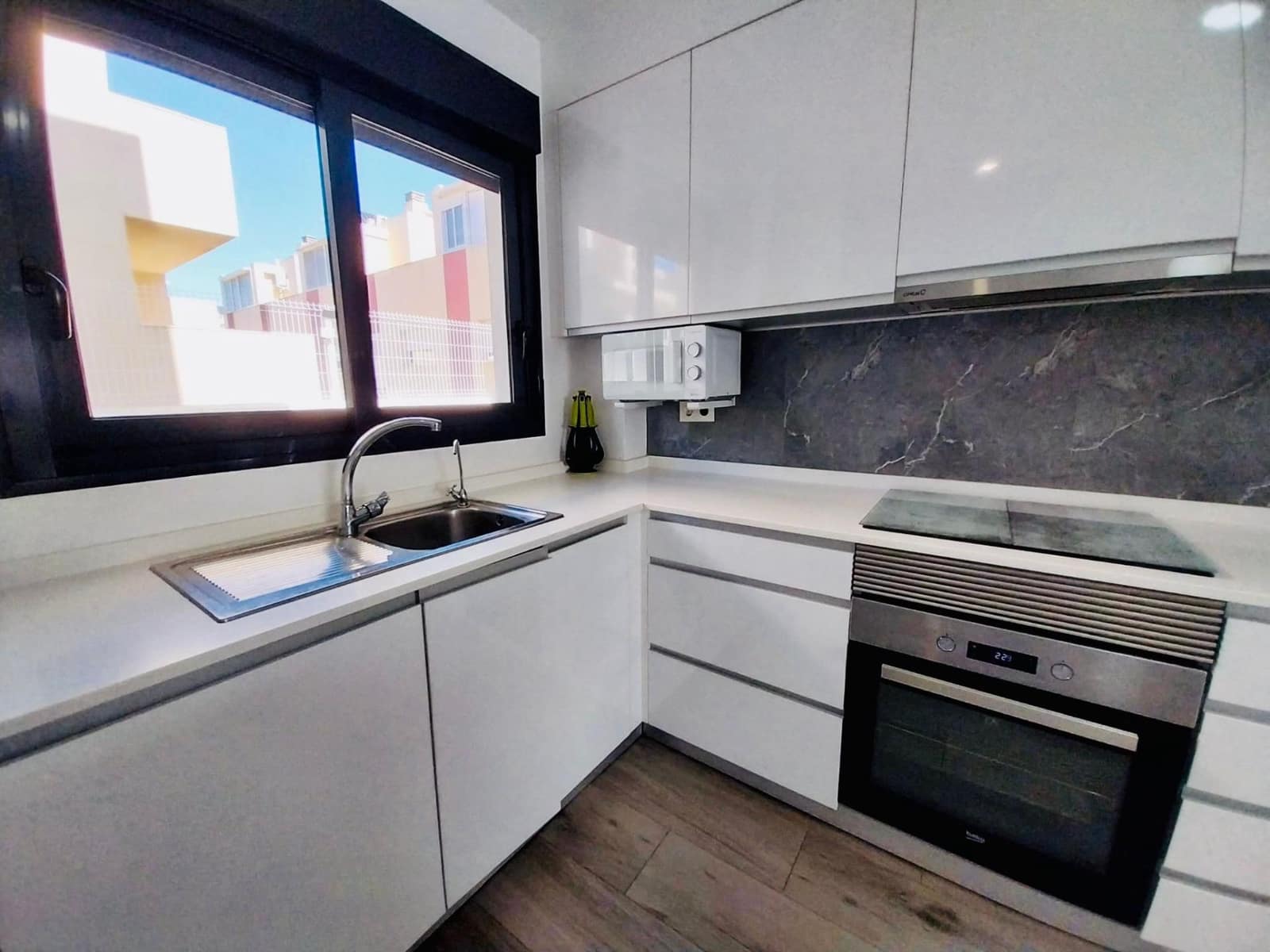 3 makuuhuone Bungalow myytävänä paikassa Guardamar del Segura mukana uima-altaan 
autotalli - 289 900 € (Ref: 9630112)