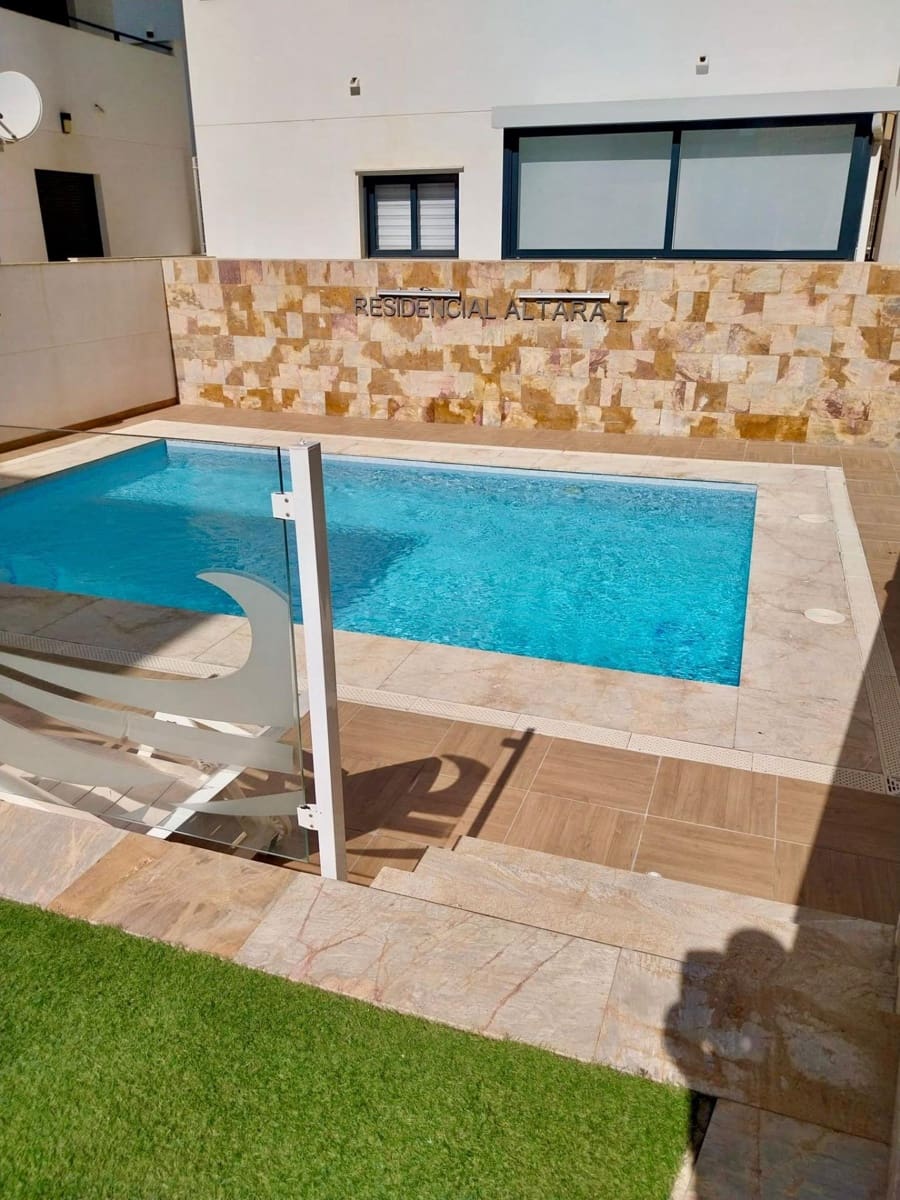 3 makuuhuone Bungalow myytävänä paikassa Guardamar del Segura mukana uima-altaan 
autotalli - 289 900 € (Ref: 9630112)