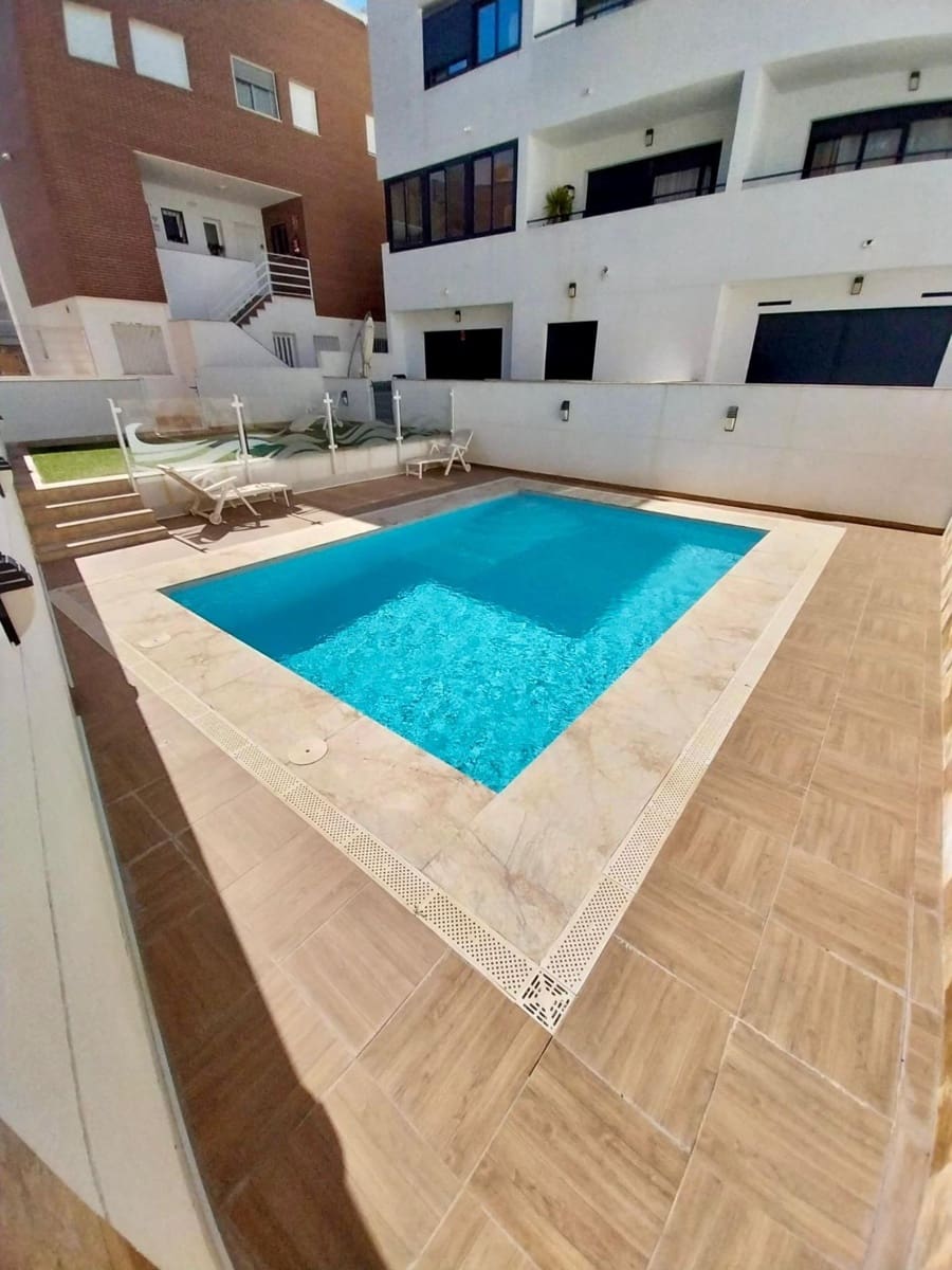 3 makuuhuone Bungalow myytävänä paikassa Guardamar del Segura mukana uima-altaan 
autotalli - 289 900 € (Ref: 9630112)