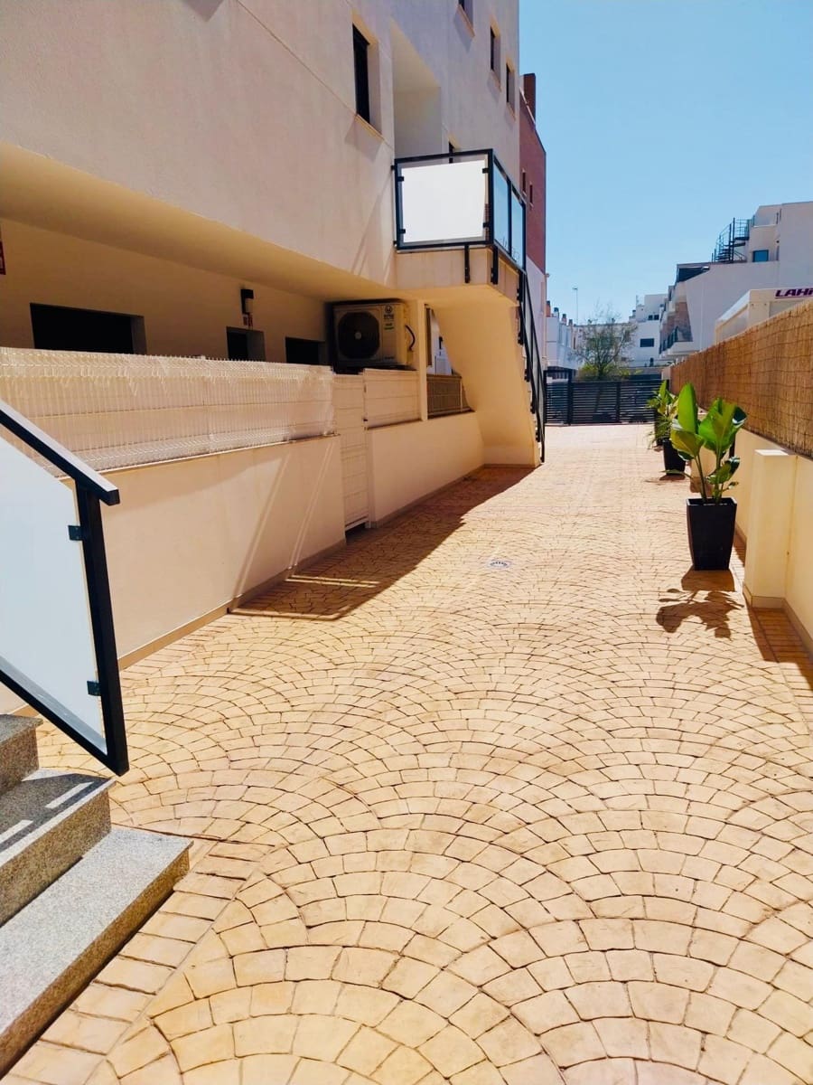 3 makuuhuone Bungalow myytävänä paikassa Guardamar del Segura mukana uima-altaan 
autotalli - 289 900 € (Ref: 9630112)