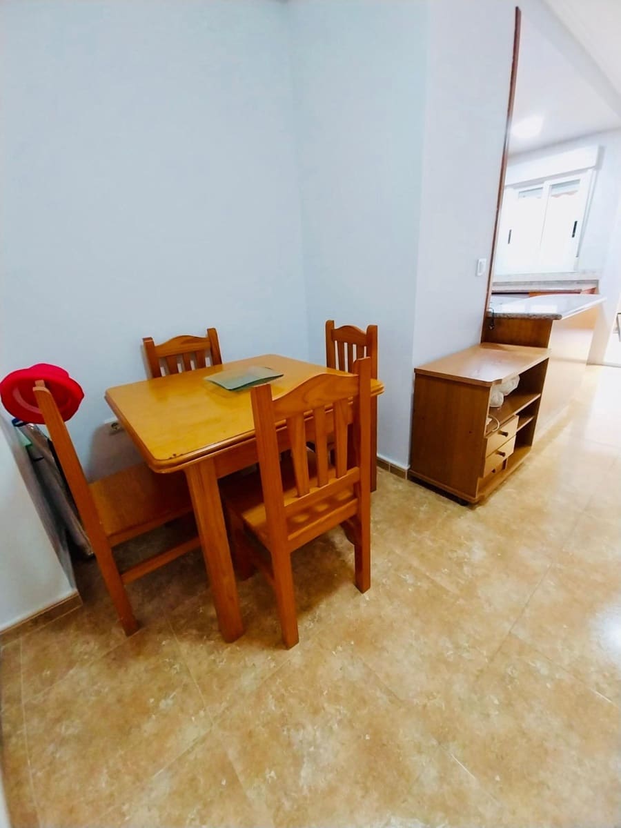 Apartamento de 2 habitaciones en Guardamar del Segura en alquiler - 750 € (Ref: 9630113)