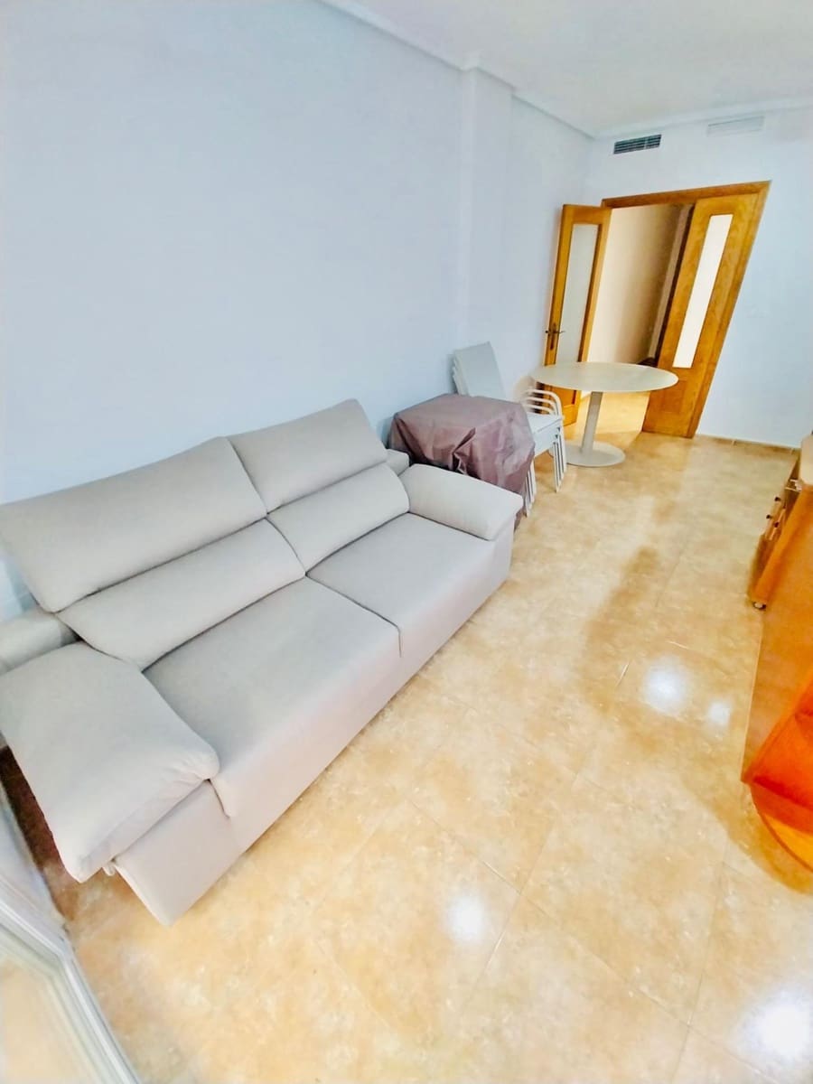Apartamento de 2 habitaciones en Guardamar del Segura en alquiler - 750 € (Ref: 9630113)