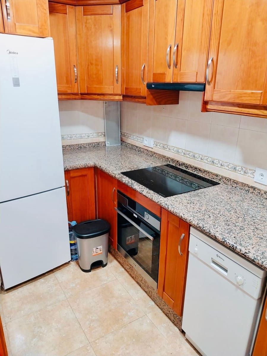 Apartamento de 2 habitaciones en Guardamar del Segura en alquiler - 750 € (Ref: 9630113)