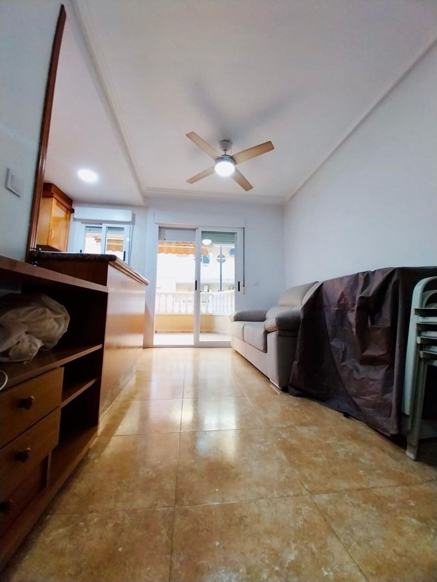 Apartamento de 2 habitaciones en Guardamar del Segura en alquiler - 750 € (Ref: 9630113)