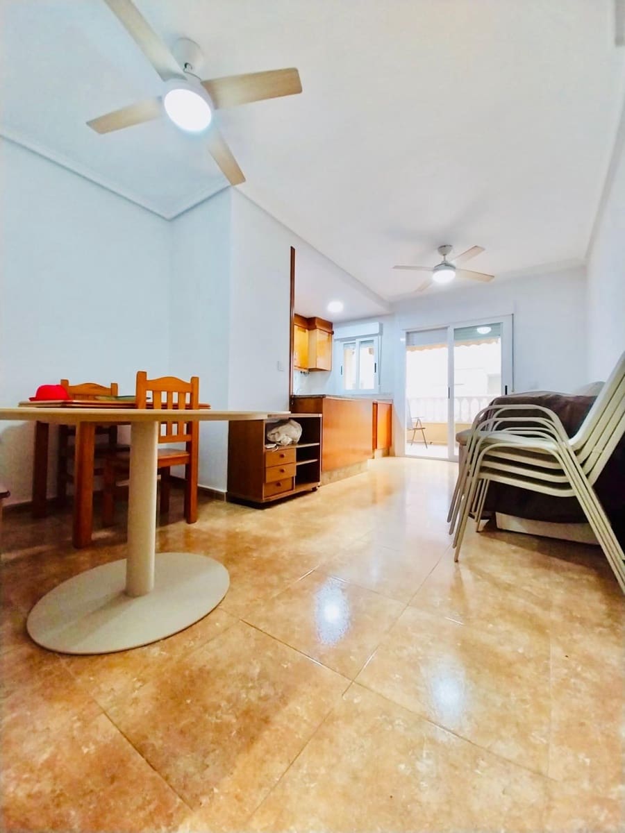 Apartamento de 2 habitaciones en Guardamar del Segura en alquiler - 750 € (Ref: 9630113)