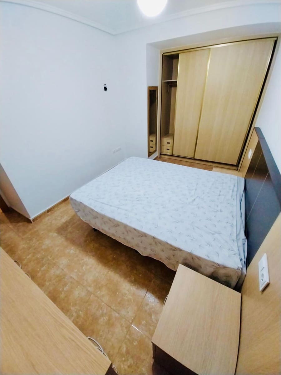 Apartamento de 2 habitaciones en Guardamar del Segura en alquiler - 750 € (Ref: 9630113)