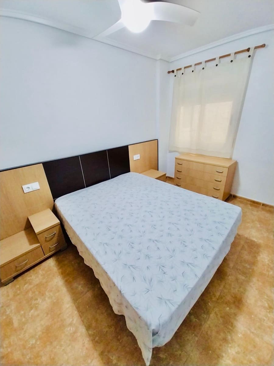 Apartamento de 2 habitaciones en Guardamar del Segura en alquiler - 750 € (Ref: 9630113)