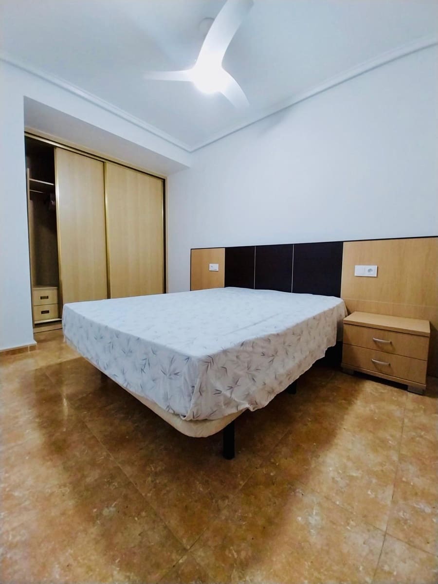 Apartamento de 2 habitaciones en Guardamar del Segura en alquiler - 750 € (Ref: 9630113)