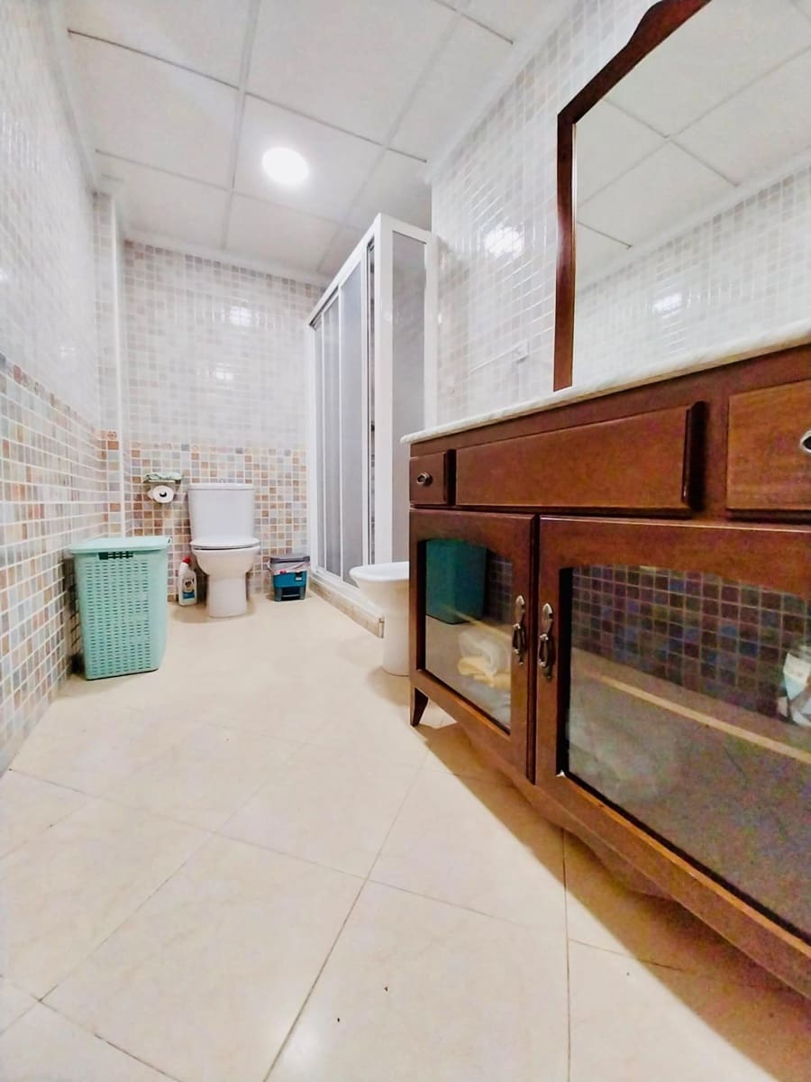 Apartamento de 2 habitaciones en Guardamar del Segura en alquiler - 750 € (Ref: 9630113)