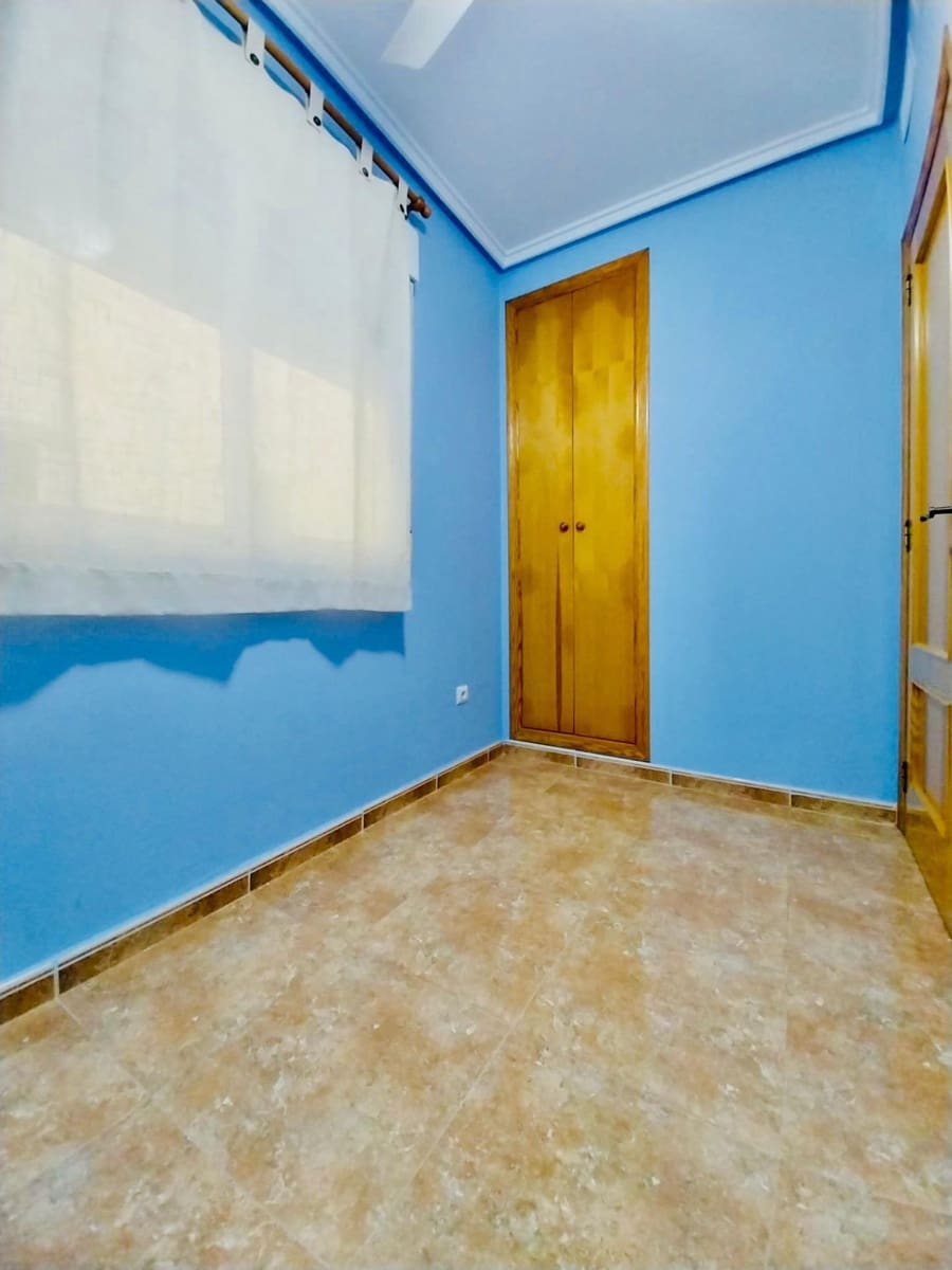 Apartamento de 2 habitaciones en Guardamar del Segura en alquiler - 750 € (Ref: 9630113)