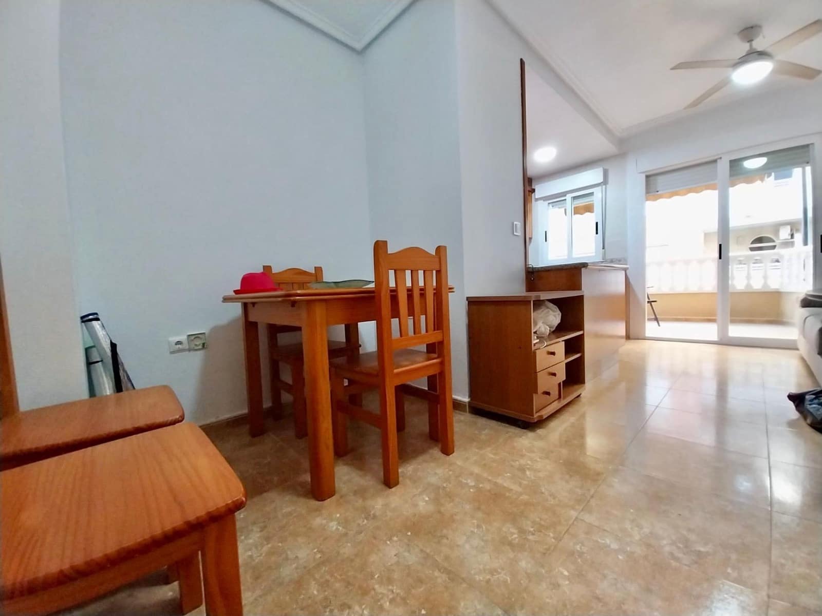 Apartamento de 2 habitaciones en Guardamar del Segura en alquiler - 750 € (Ref: 9630113)