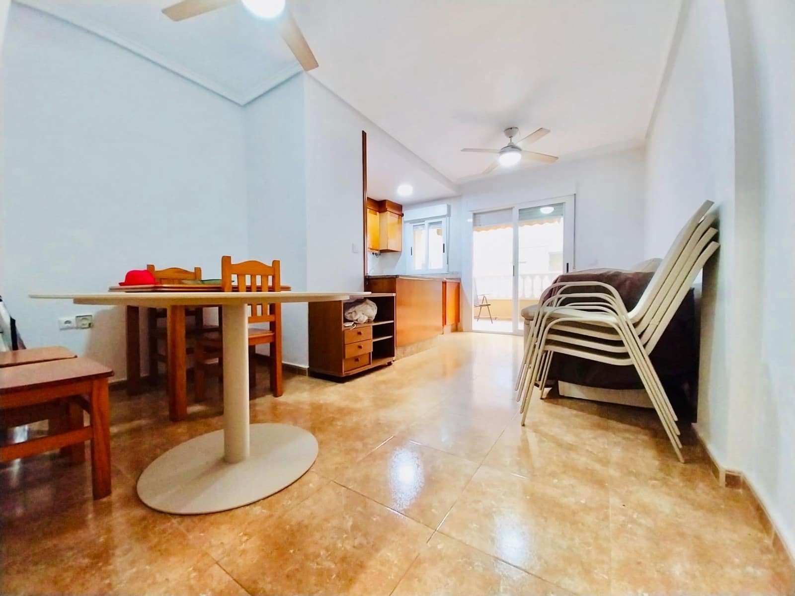 Apartamento de 2 habitaciones en Guardamar del Segura en alquiler - 750 € (Ref: 9630113)