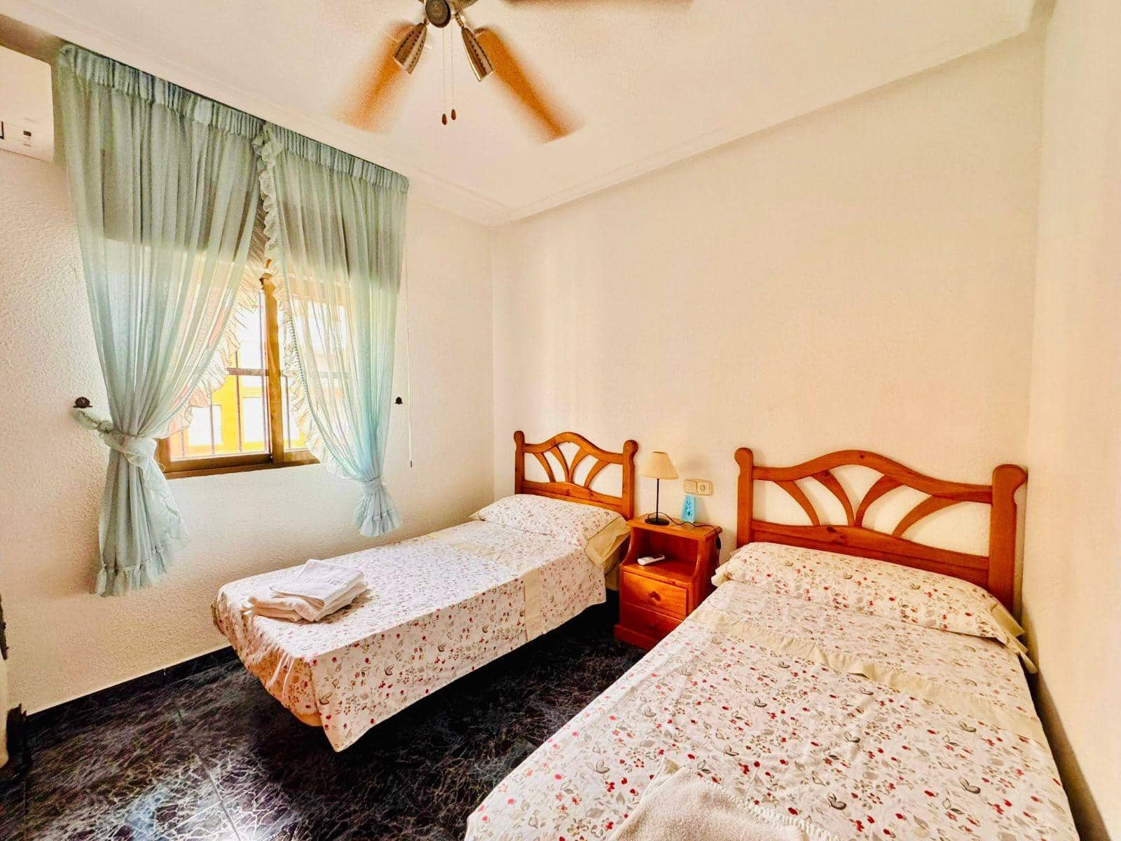 4 chambre Bungalow à vendre à Guardamar del Segura avec garage - 285 000 € (Ref: 9679936)