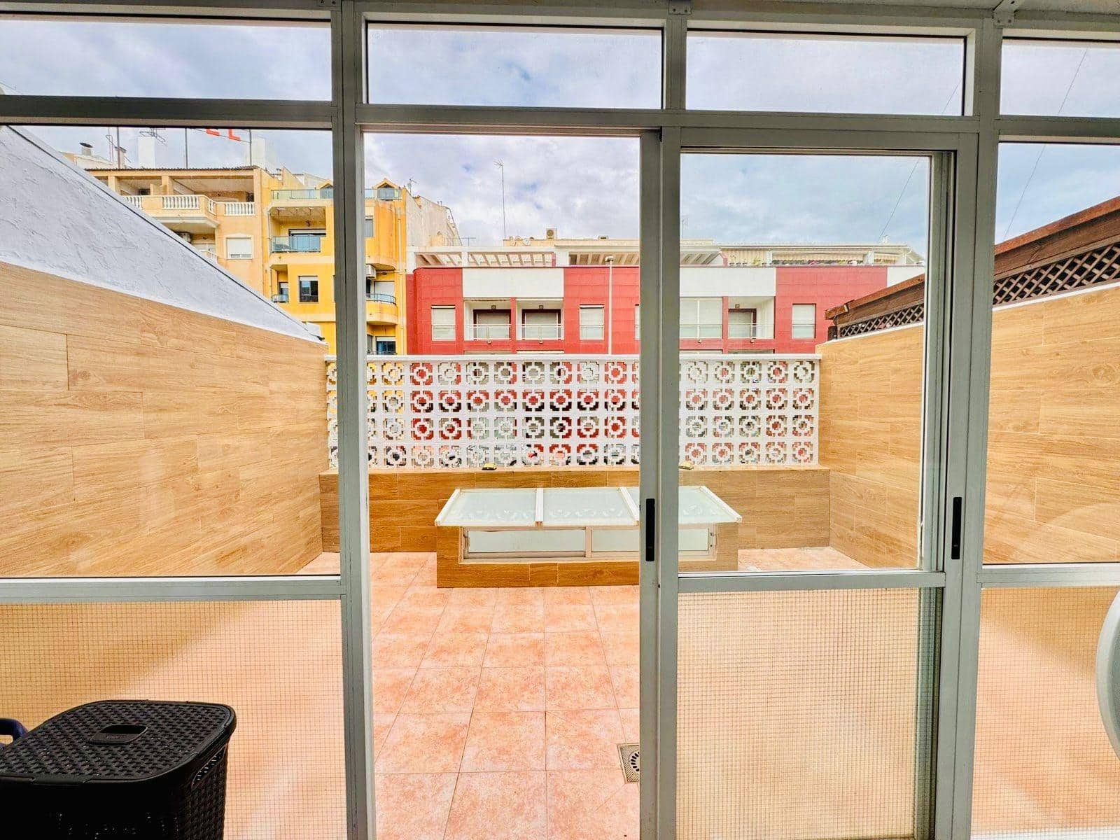 4 chambre Bungalow à vendre à Guardamar del Segura avec garage - 285 000 € (Ref: 9679936)