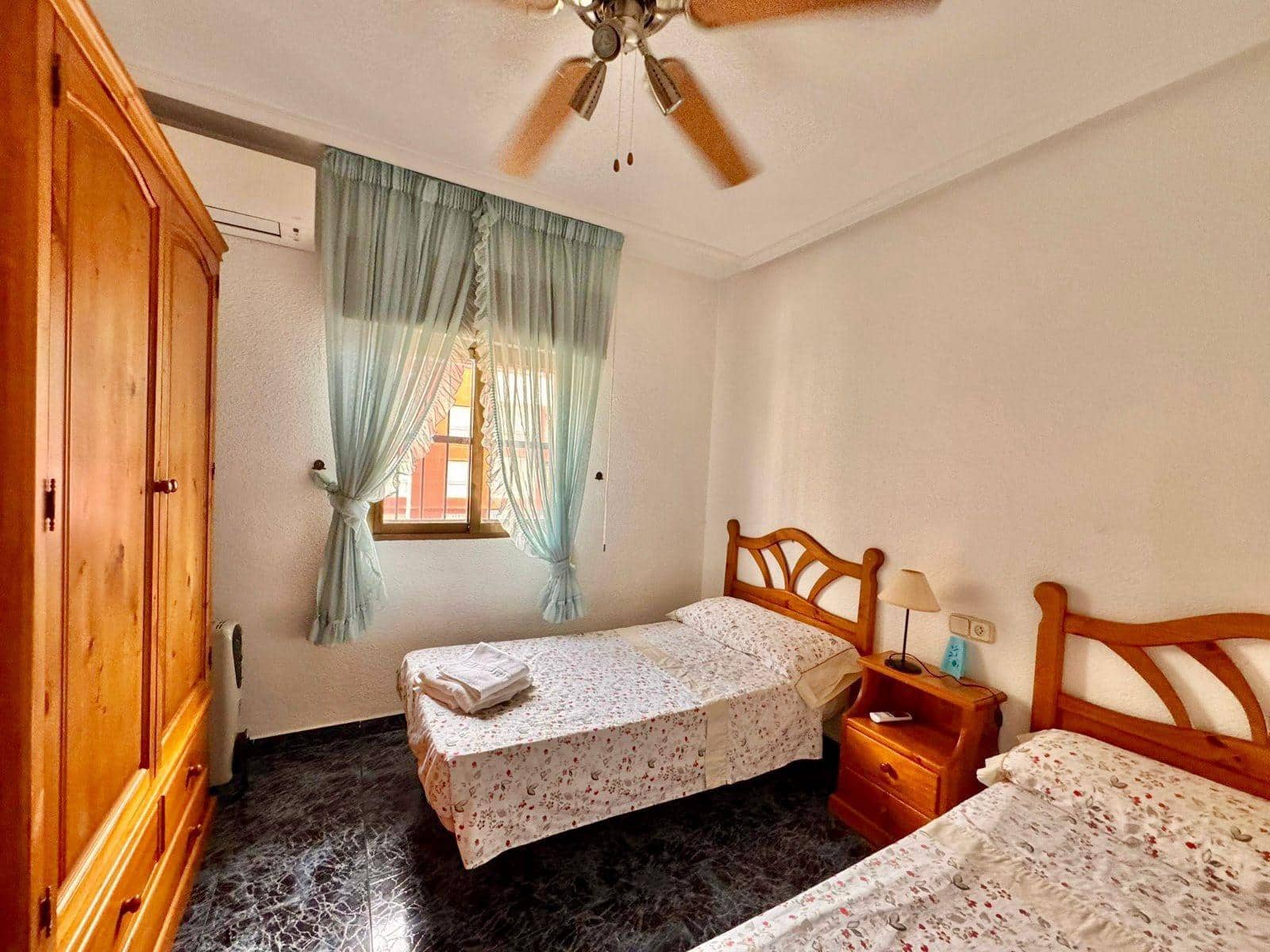 4 chambre Bungalow à vendre à Guardamar del Segura avec garage - 285 000 € (Ref: 9679936)