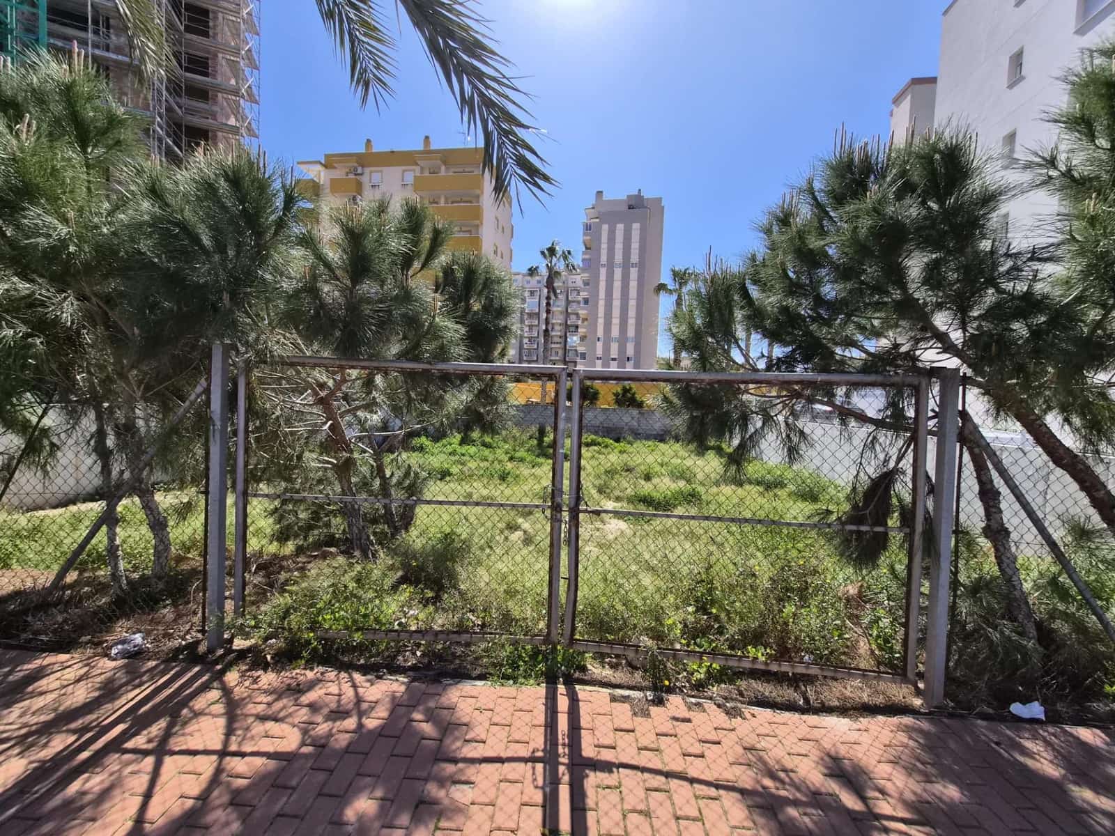 Building Plot for sale in Guardamar del Segura - € 420,000 (Ref: 9732227)