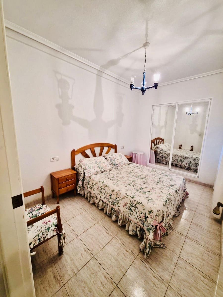 Apartamento de 2 habitaciones en Guardamar del Segura en venta - 193.900 € (Ref: 9878950)