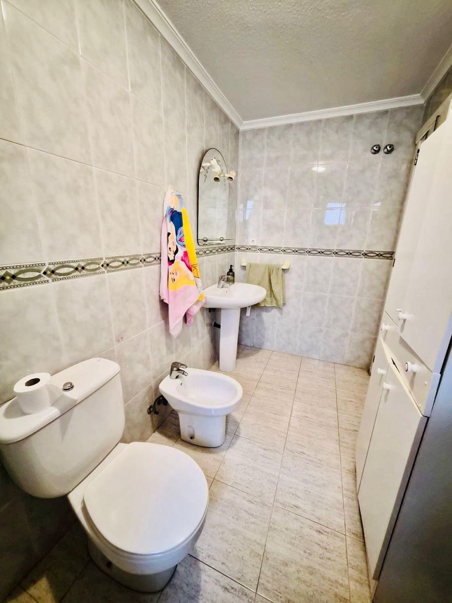 Apartamento de 2 habitaciones en Guardamar del Segura en venta - 193.900 € (Ref: 9878950)