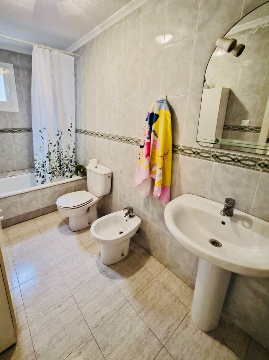 Apartamento de 2 habitaciones en Guardamar del Segura en venta - 193.900 € (Ref: 9878950)