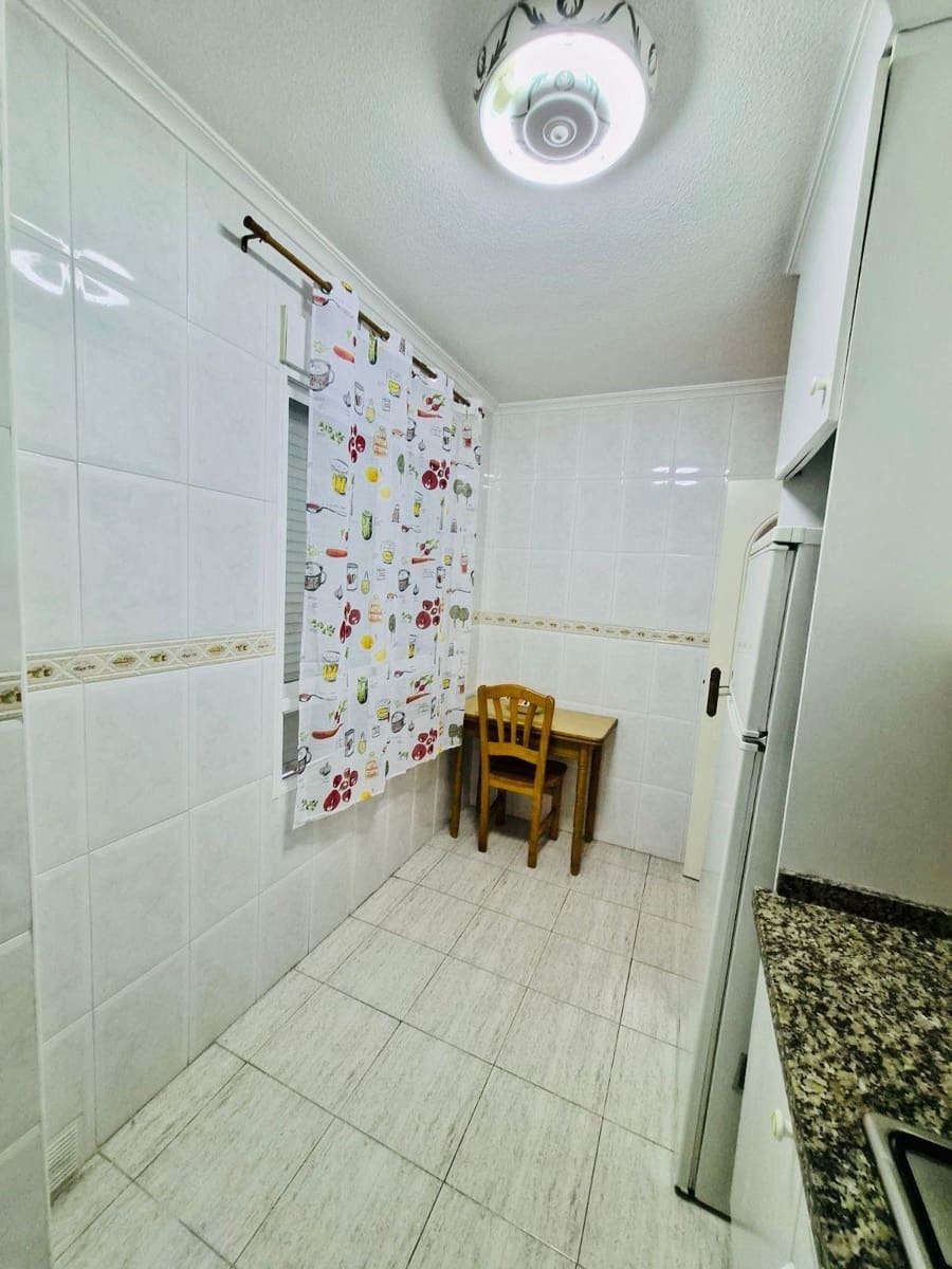 Apartamento de 2 habitaciones en Guardamar del Segura en venta - 193.900 € (Ref: 9878950)