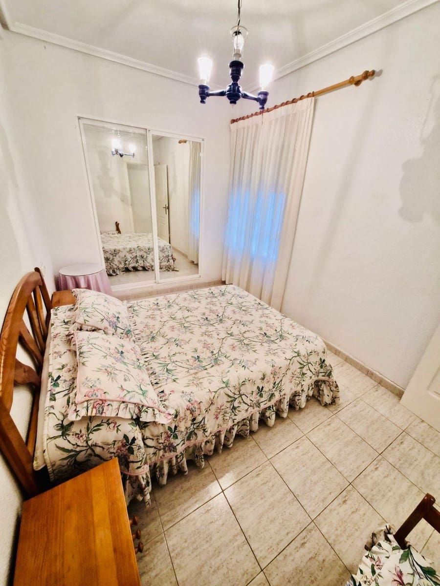 Apartamento de 2 habitaciones en Guardamar del Segura en venta - 193.900 € (Ref: 9878950)