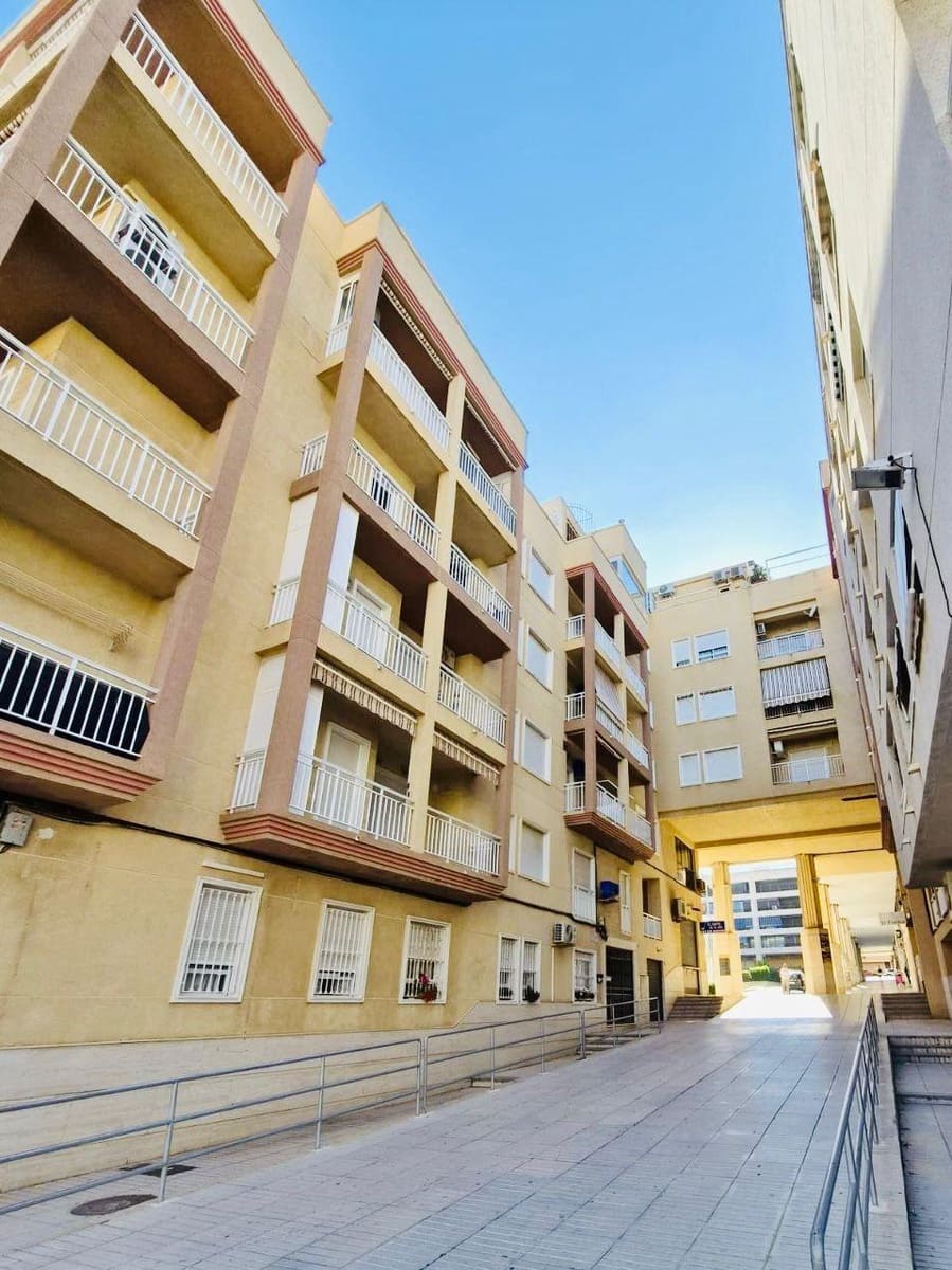 Apartamento de 2 habitaciones en Guardamar del Segura en venta - 193.900 € (Ref: 9878950)