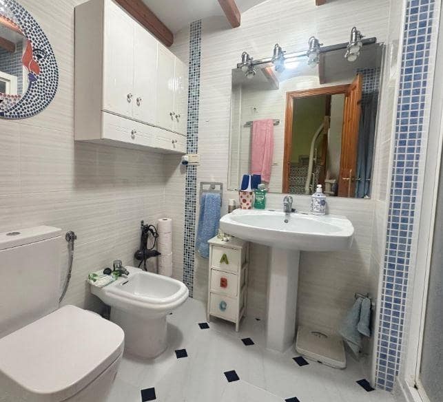 4 sypialnia Bungalow na sprzedaż w Guardamar del Segura z basenem garażem - 435 000 € (Ref: 9893972)
