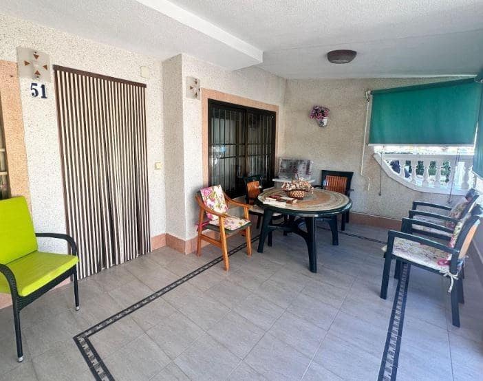 4 sypialnia Bungalow na sprzedaż w Guardamar del Segura z basenem garażem - 435 000 € (Ref: 9893972)