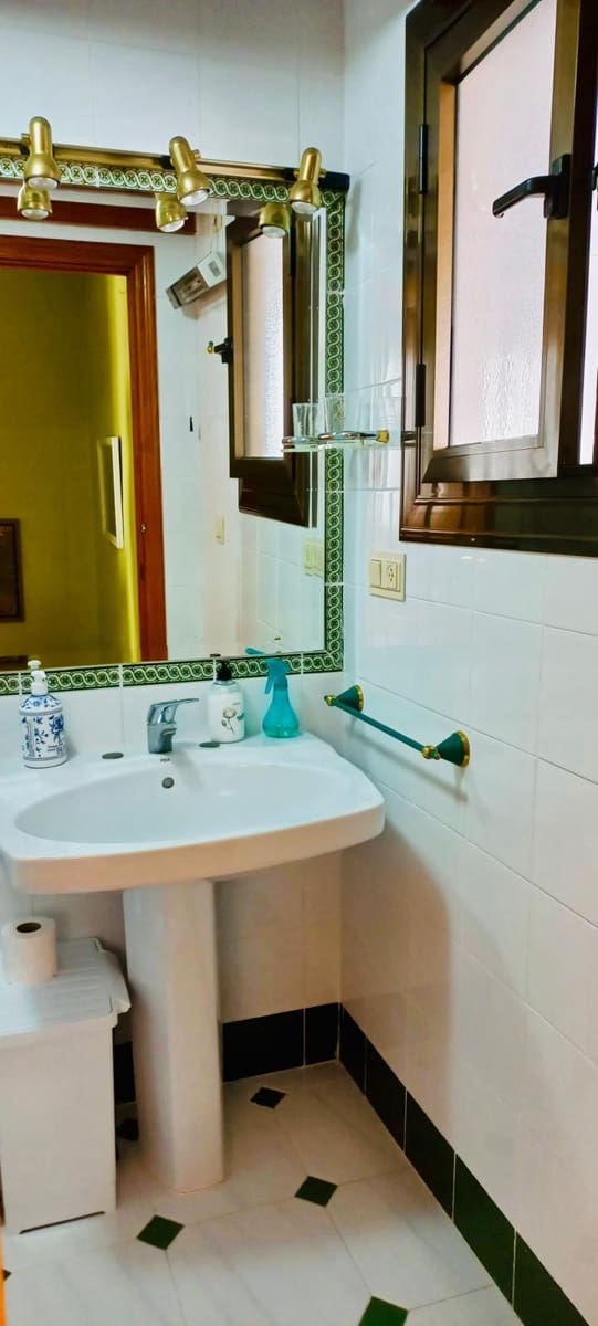 4 sypialnia Bungalow na sprzedaż w Guardamar del Segura z basenem garażem - 435 000 € (Ref: 9893972)