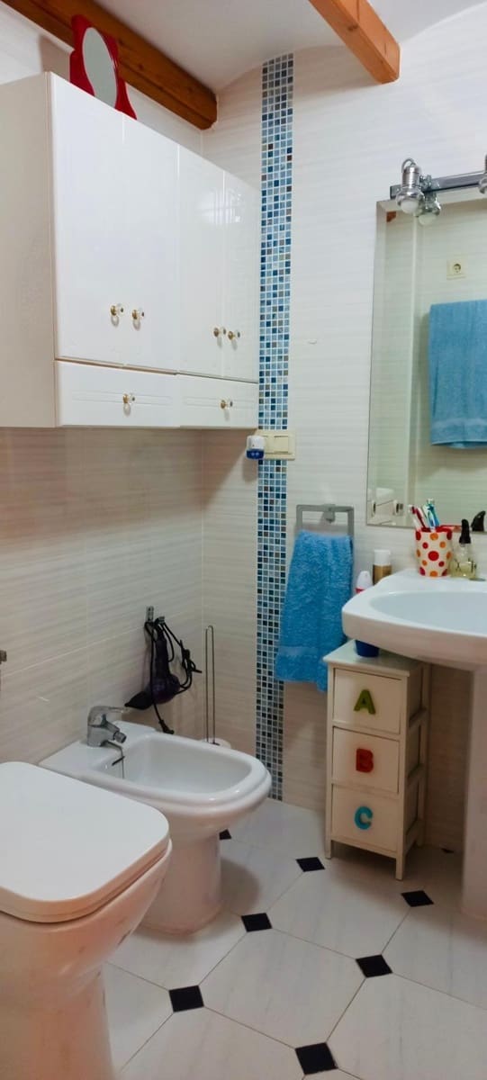 4 sypialnia Bungalow na sprzedaż w Guardamar del Segura z basenem garażem - 435 000 € (Ref: 9893972)