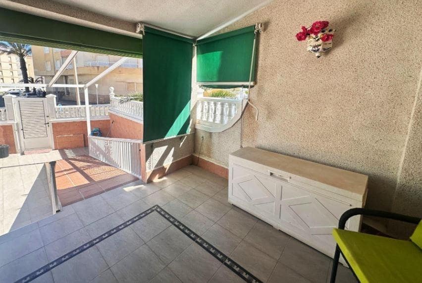 4 sypialnia Bungalow na sprzedaż w Guardamar del Segura z basenem garażem - 435 000 € (Ref: 9893972)