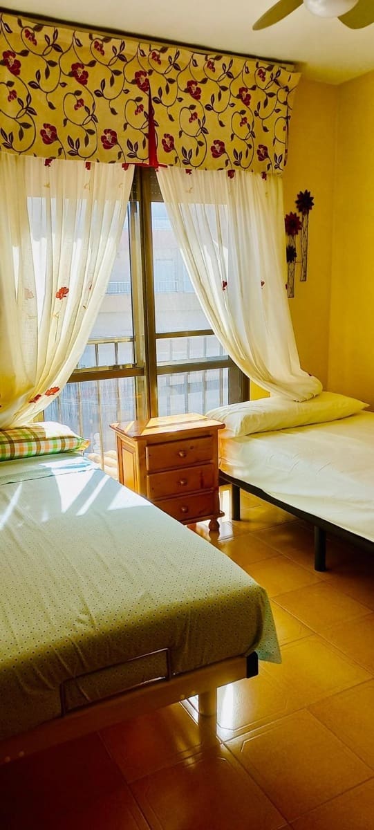 4 sypialnia Bungalow na sprzedaż w Guardamar del Segura z basenem garażem - 435 000 € (Ref: 9893972)