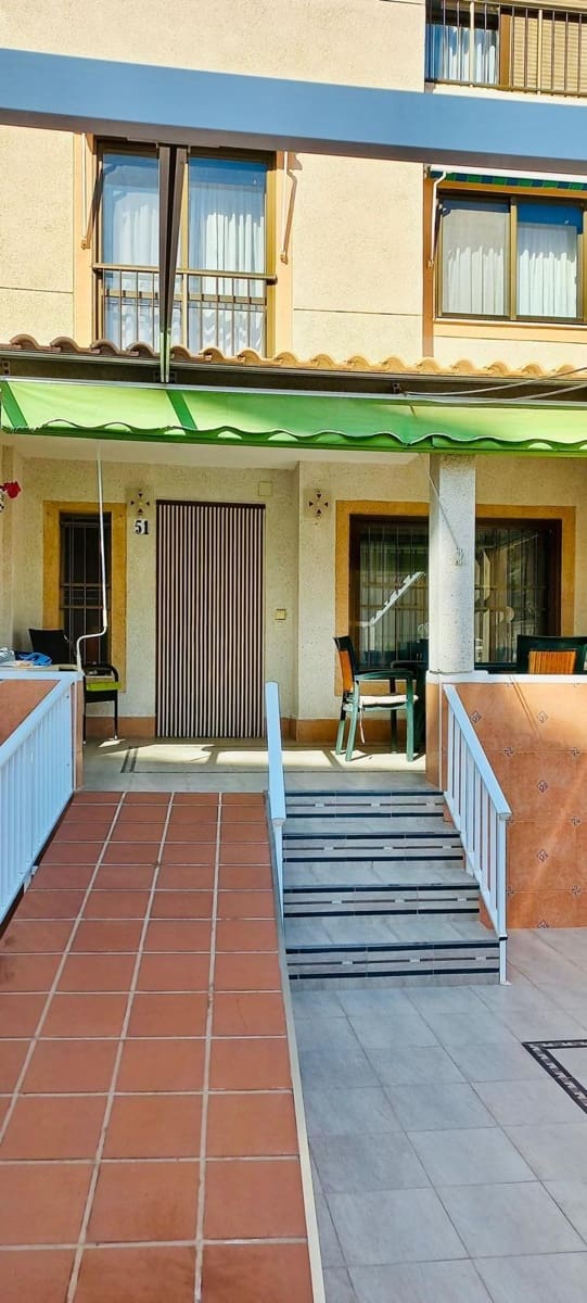 4 sypialnia Bungalow na sprzedaż w Guardamar del Segura z basenem garażem - 435 000 € (Ref: 9893972)
