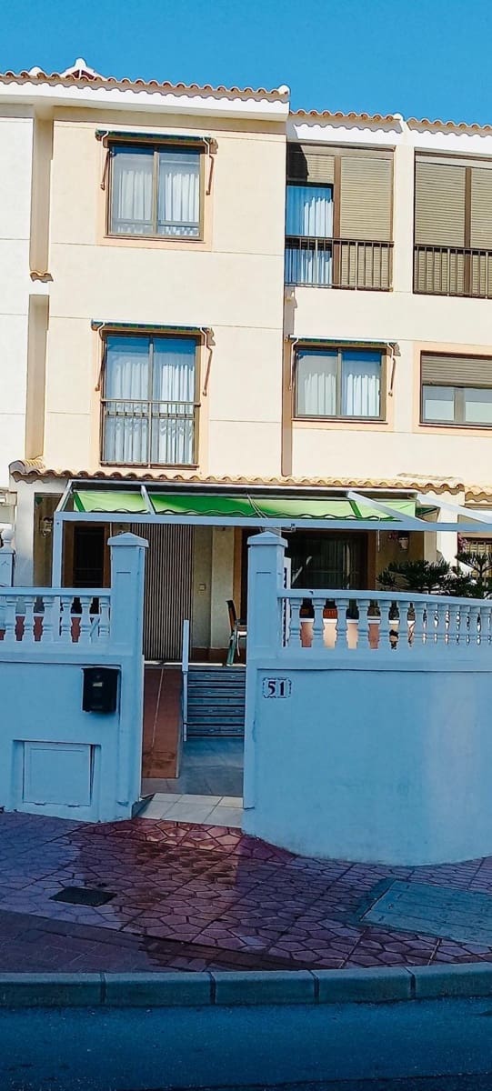 4 sypialnia Bungalow na sprzedaż w Guardamar del Segura z basenem garażem - 435 000 € (Ref: 9893972)