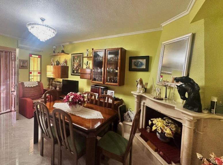 4 sypialnia Bungalow na sprzedaż w Guardamar del Segura z basenem garażem - 435 000 € (Ref: 9893972)