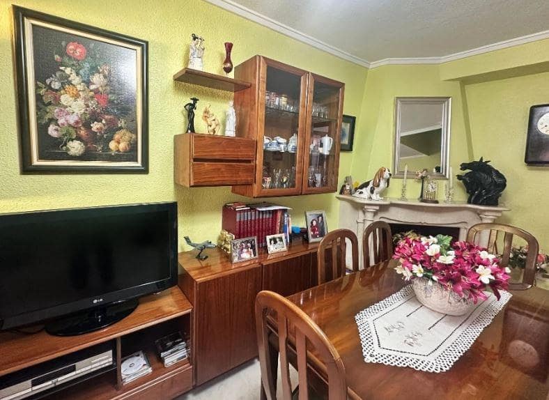 4 sypialnia Bungalow na sprzedaż w Guardamar del Segura z basenem garażem - 435 000 € (Ref: 9893972)