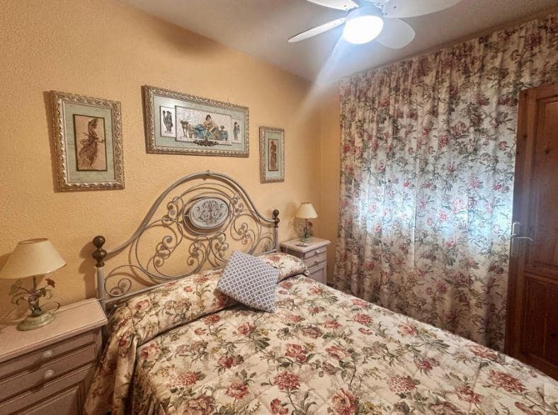 4 sypialnia Bungalow na sprzedaż w Guardamar del Segura z basenem garażem - 435 000 € (Ref: 9893972)