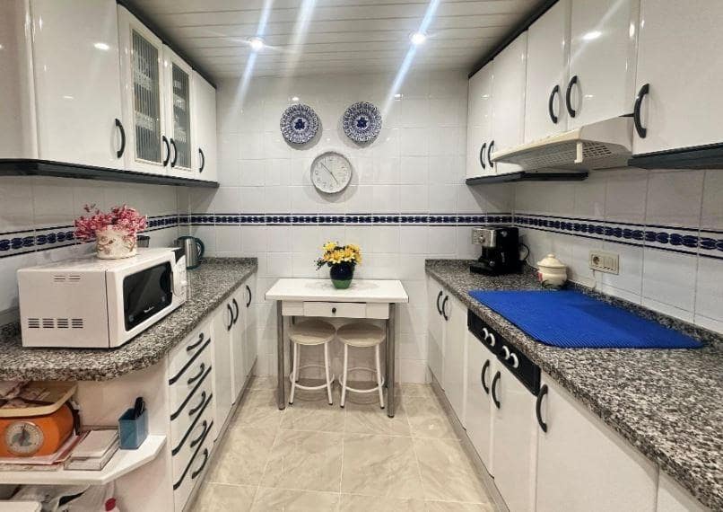 4 sypialnia Bungalow na sprzedaż w Guardamar del Segura z basenem garażem - 435 000 € (Ref: 9893972)